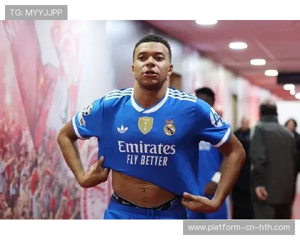 姆巴佩赛后怒踢矿泉水瓶：足球场上的真实情绪释放